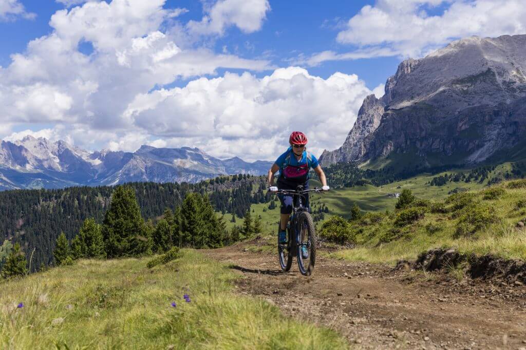 Rechtsanwältin Karin Simon beim Mountainbiken, SimonGraeser Intellectual Property Law